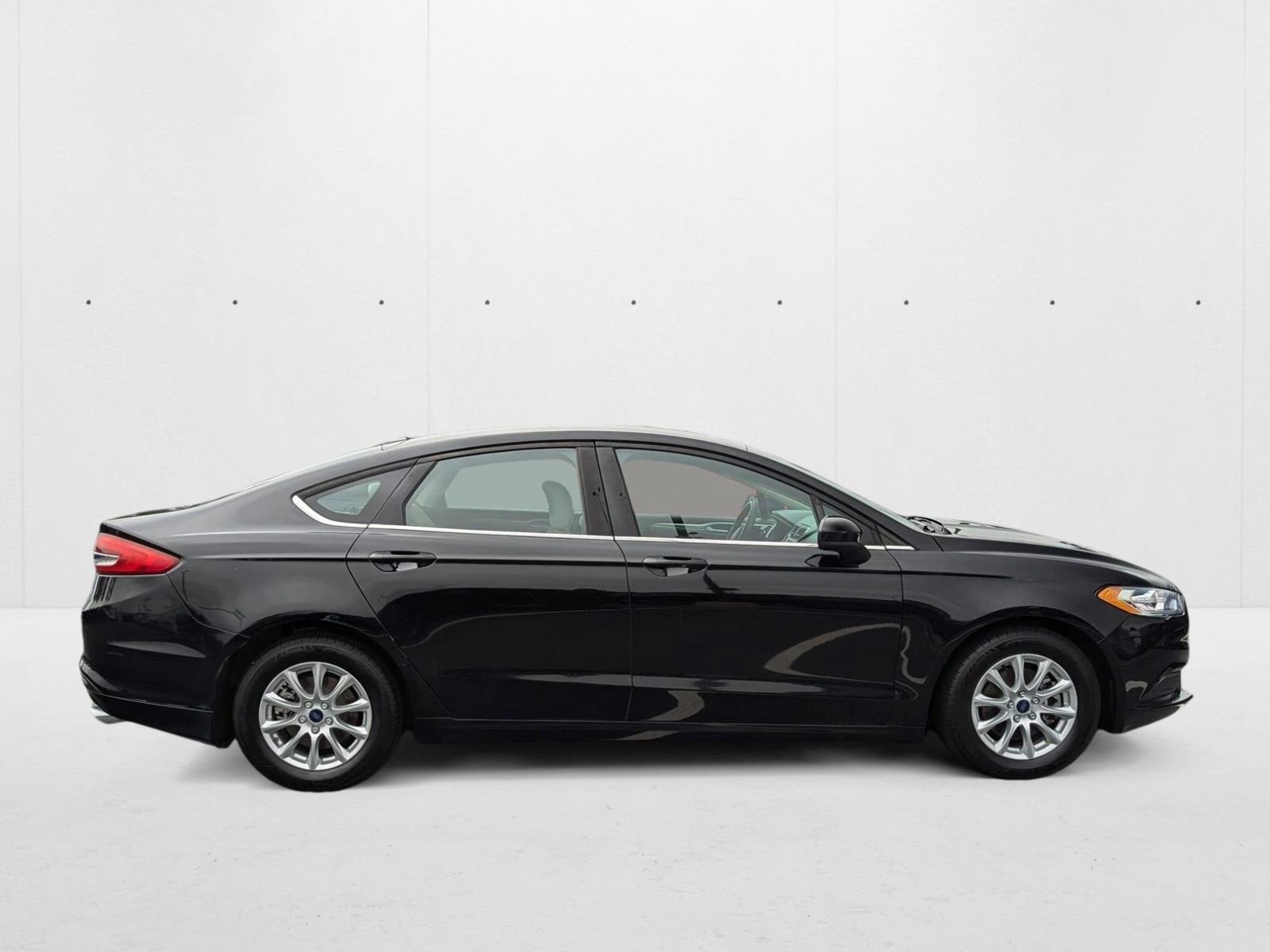 2018 Ford Fusion S photo 4