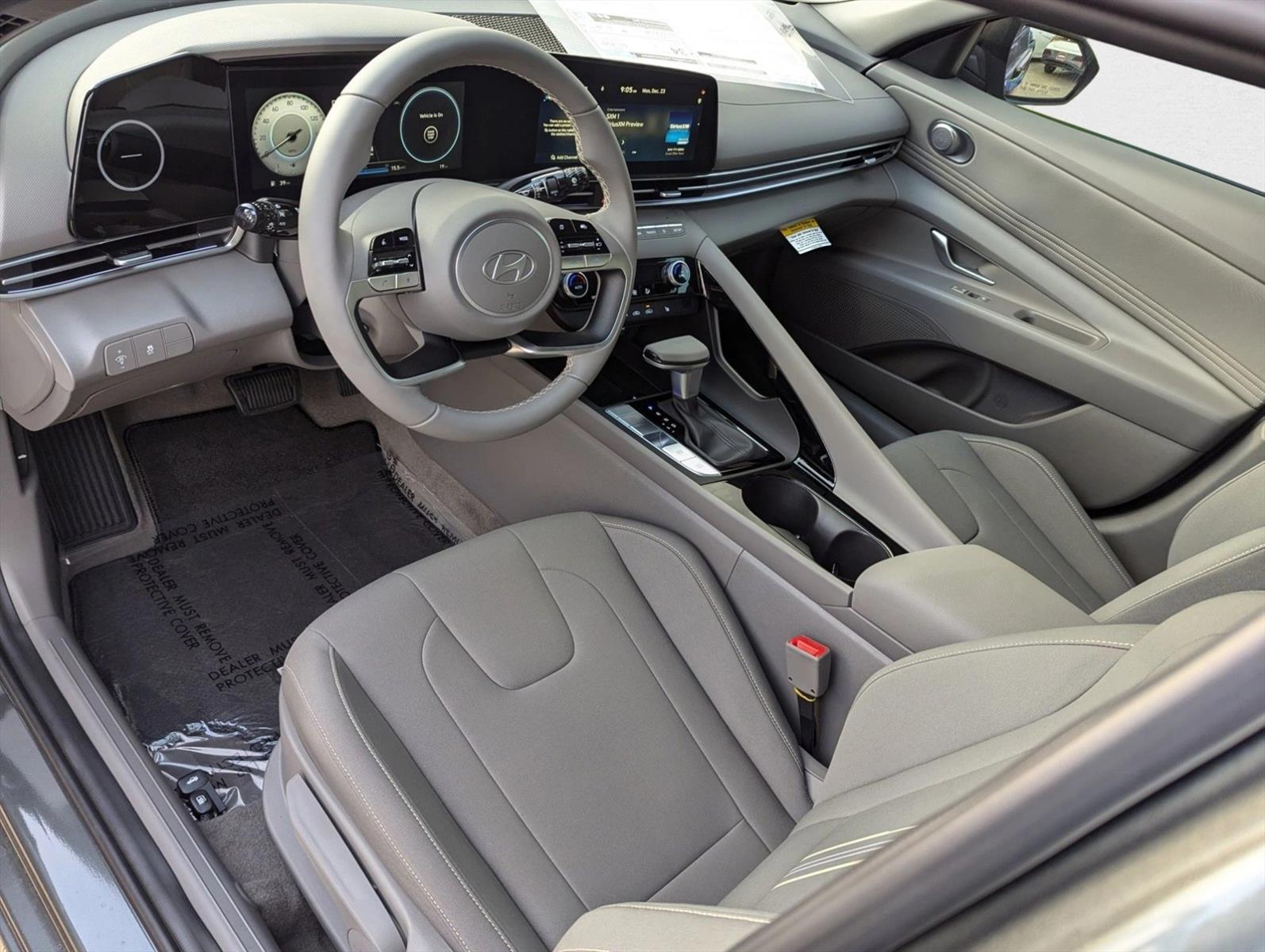2025 Hyundai Elantra SEL Convenience photo 3