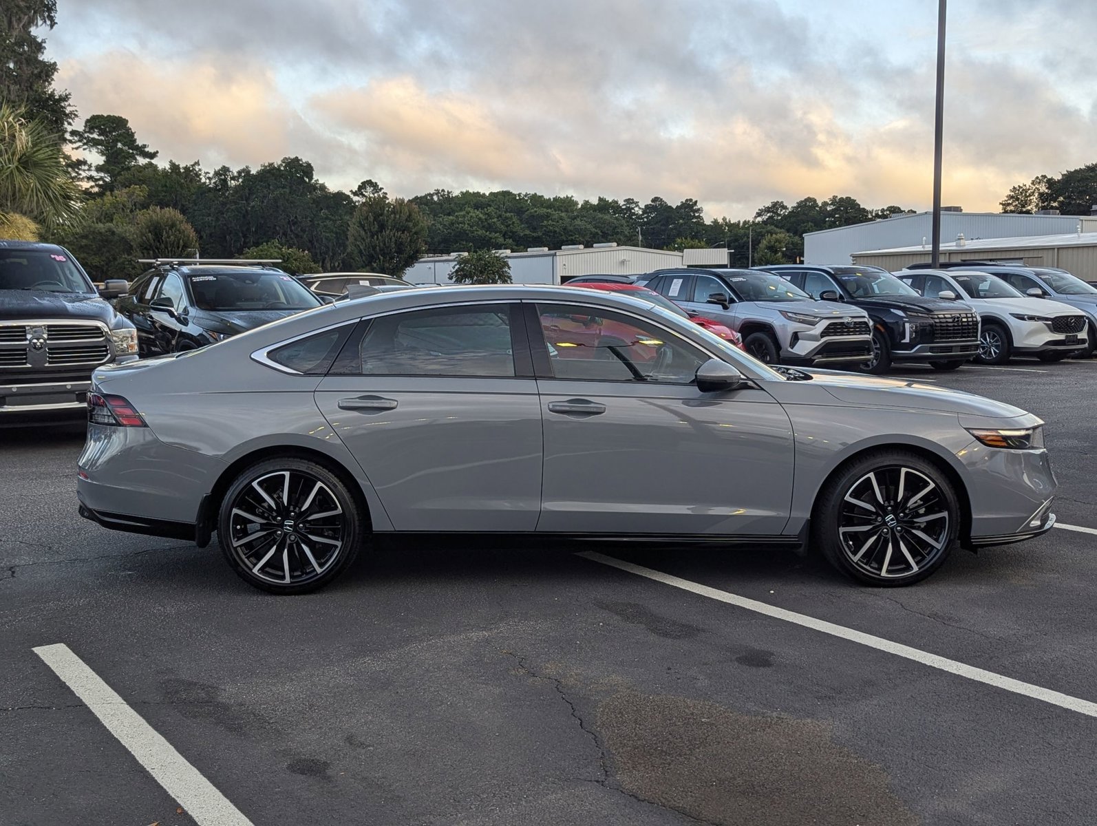 2025 Honda Accord Hybrid Touring photo 4