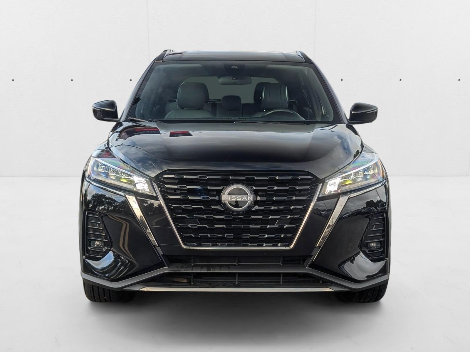 2024 Nissan Kicks SR photo 2