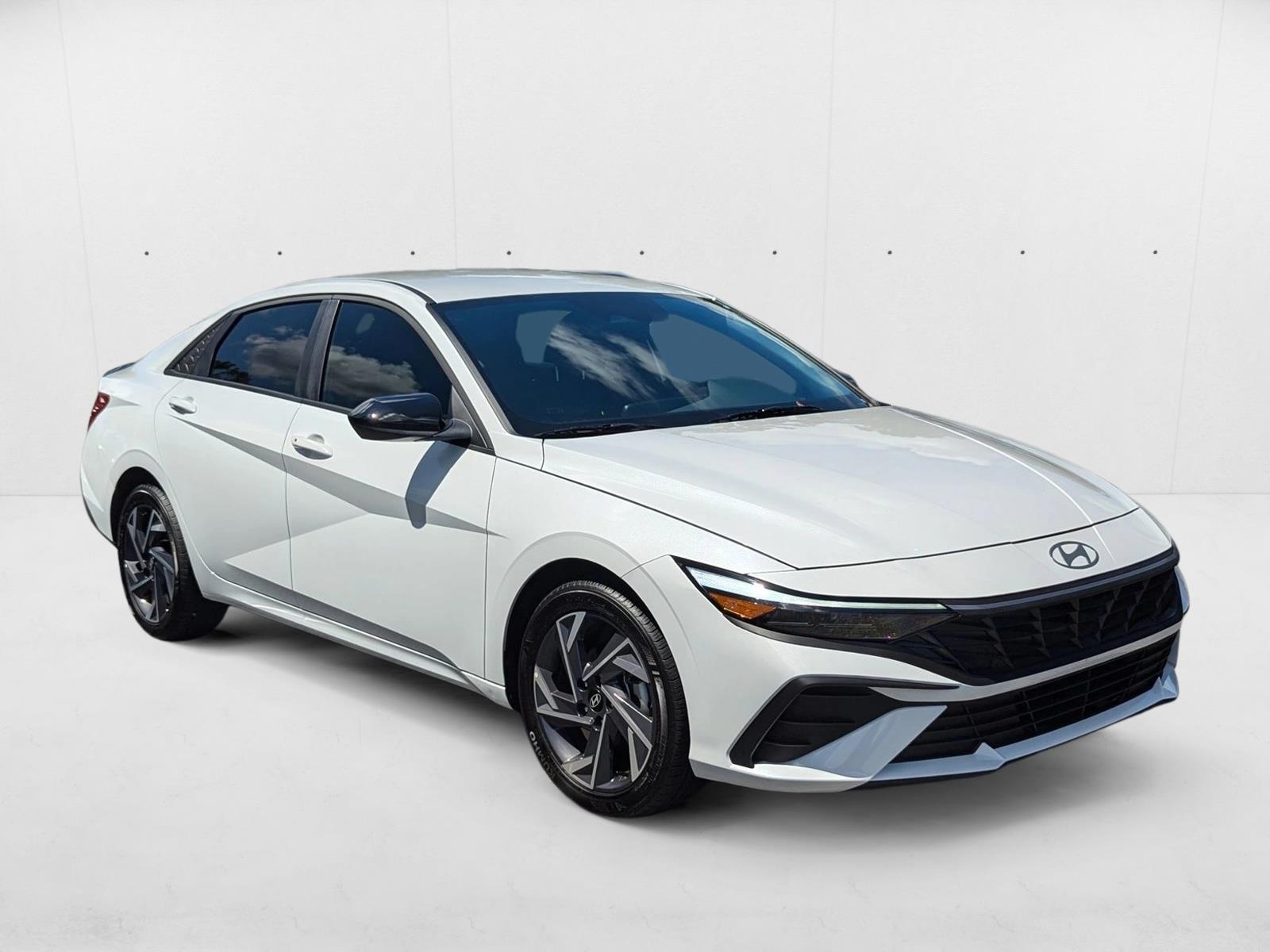 2025 Hyundai Elantra SEL Sport photo 3