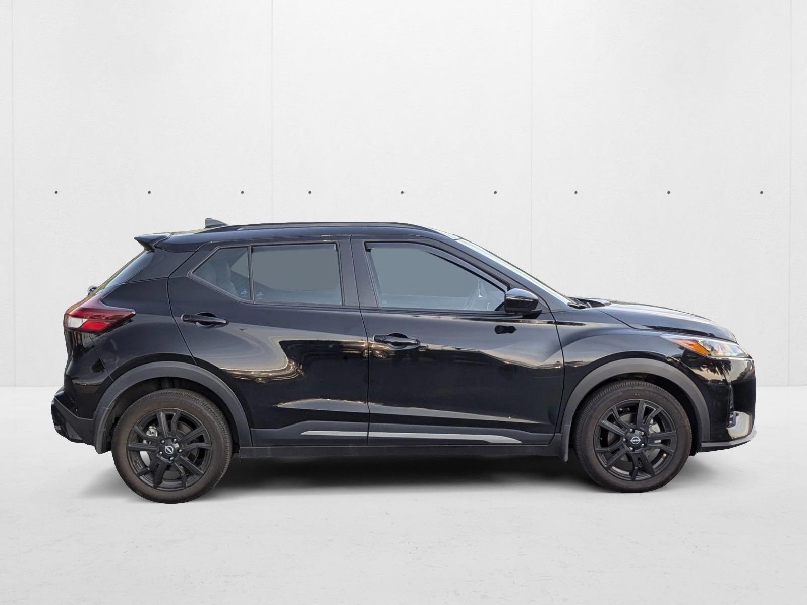2024 Nissan Kicks SR photo 2