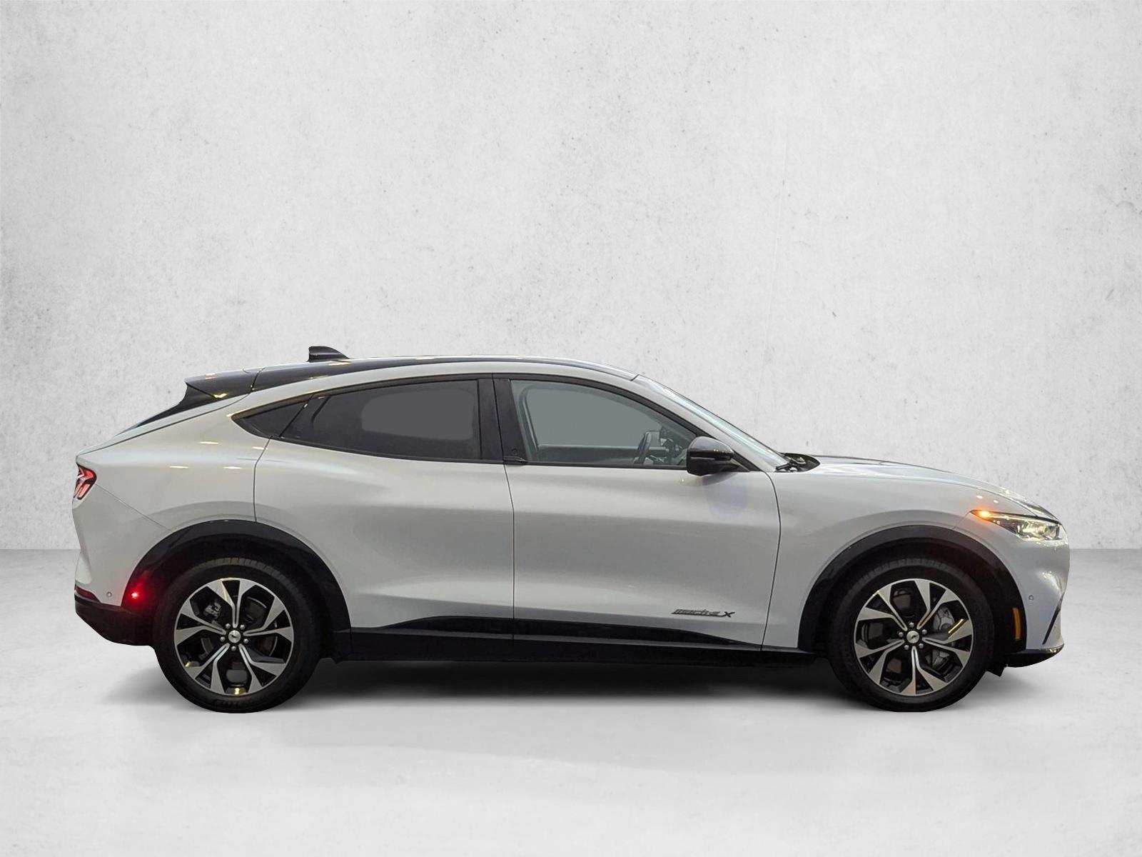 2022 Ford Mustang Mach-E Premium photo 4
