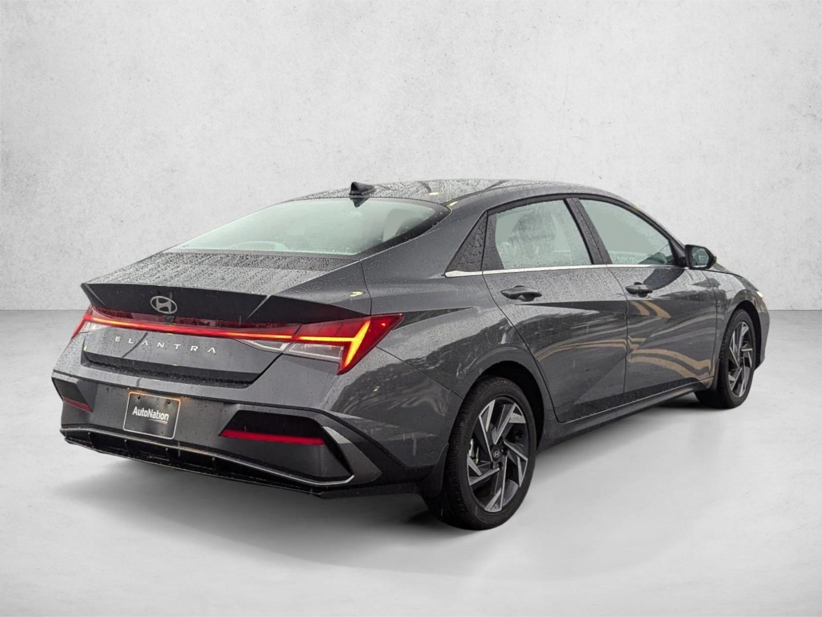 2025 Hyundai Elantra SEL Convenience photo 2