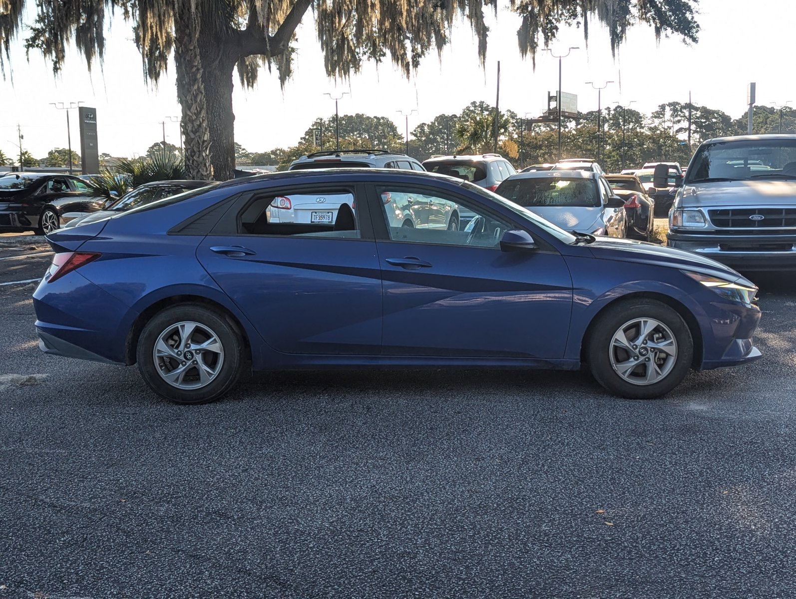 2023 Hyundai Elantra SE photo 3