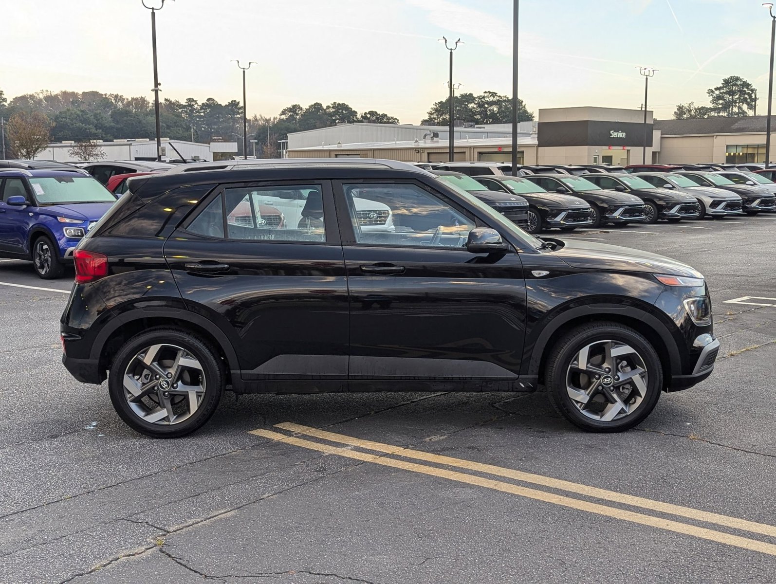 2025 Hyundai Venue SEL photo 4