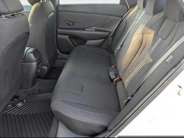 2025 Hyundai Elantra SEL - Photo 14