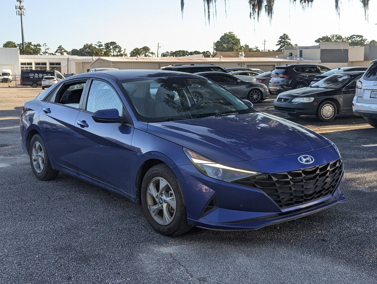 2023 Hyundai Elantra SE photo 2