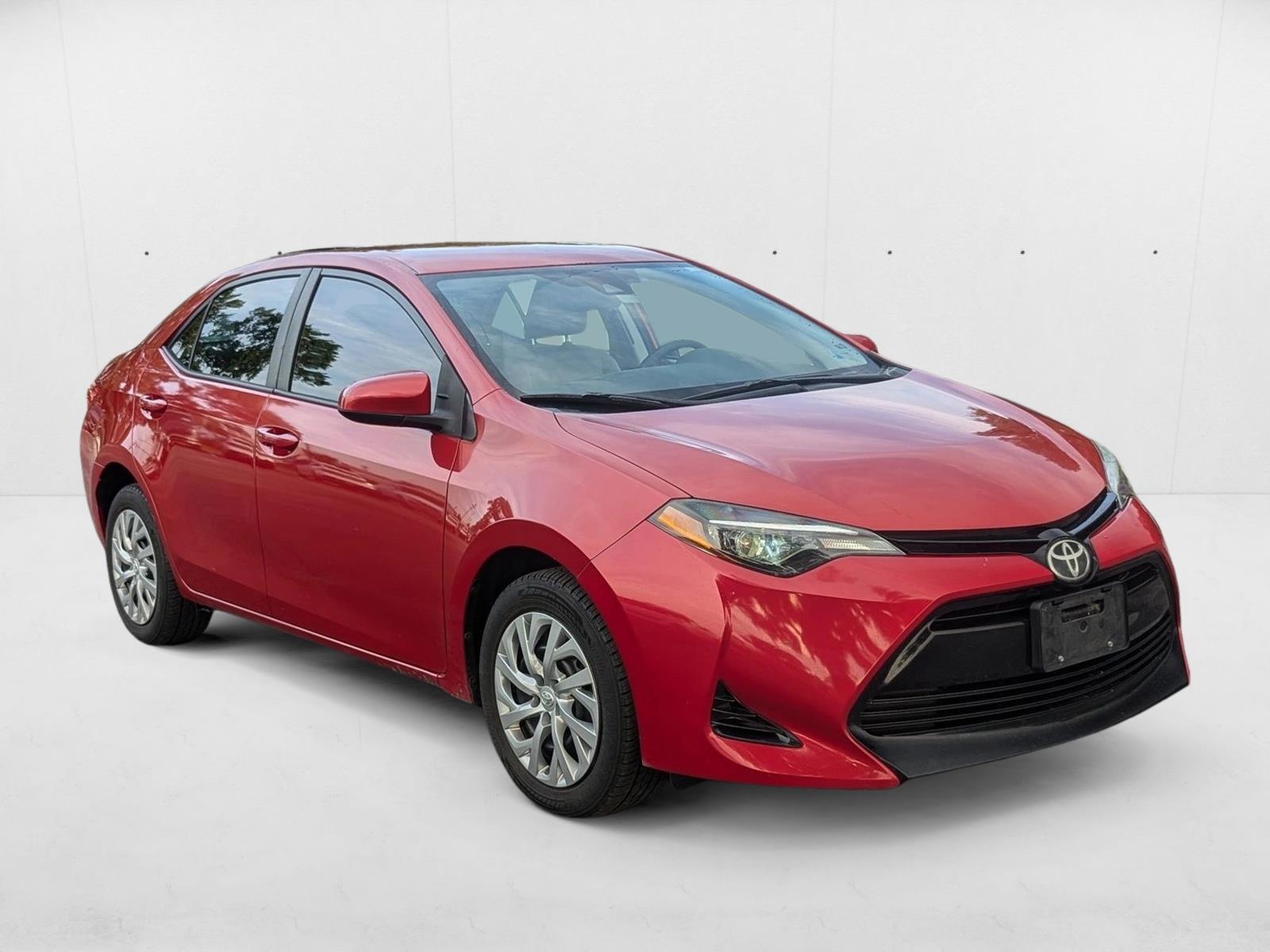 2018 Toyota Corolla LE photo 3