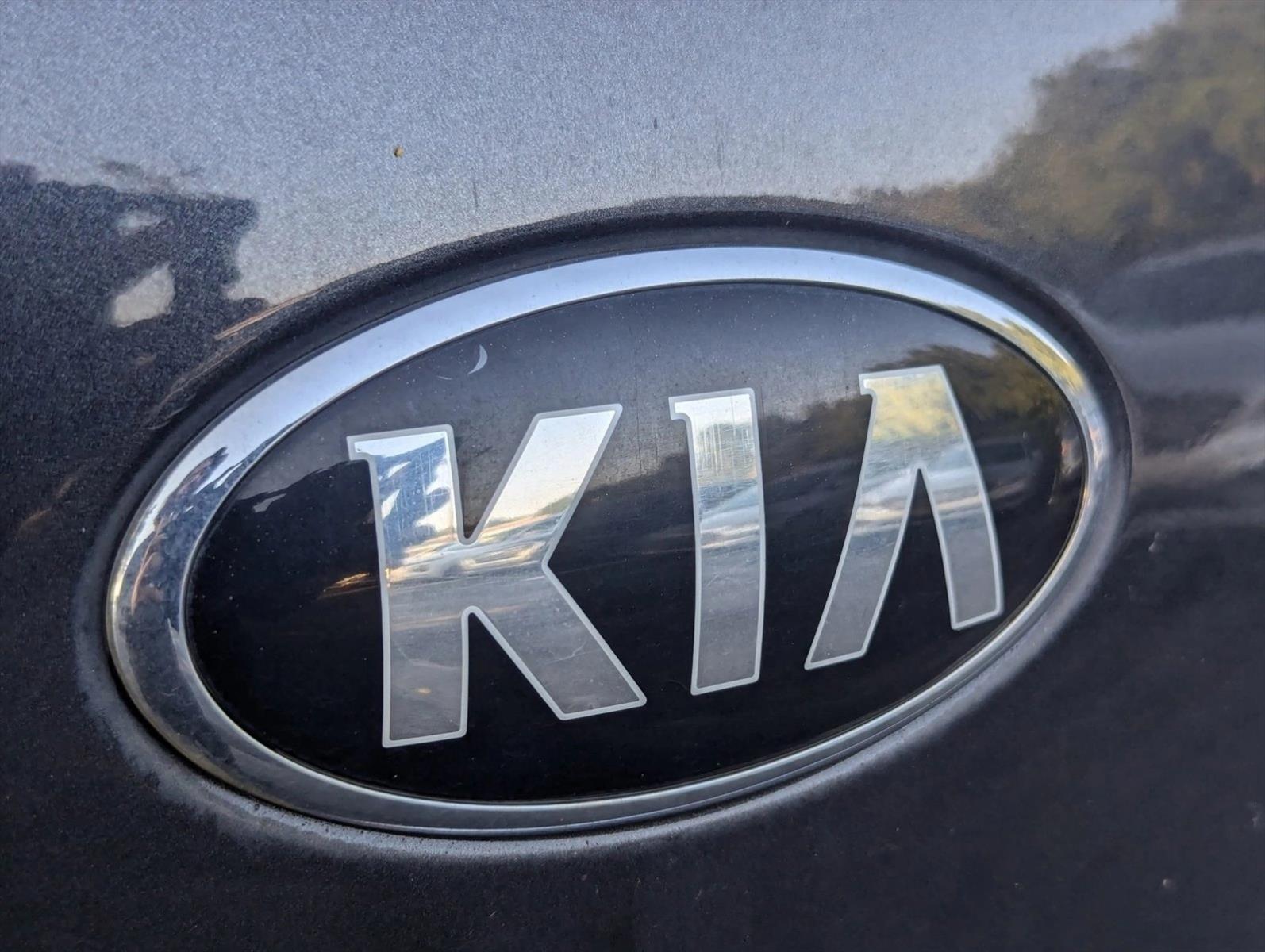 2019 Kia Sedona EX photo 2