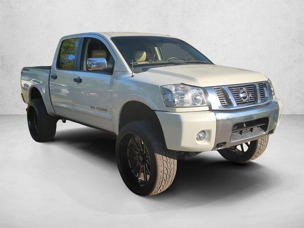 Used 2015 Nissan Titan SL Crew Cab Pickup