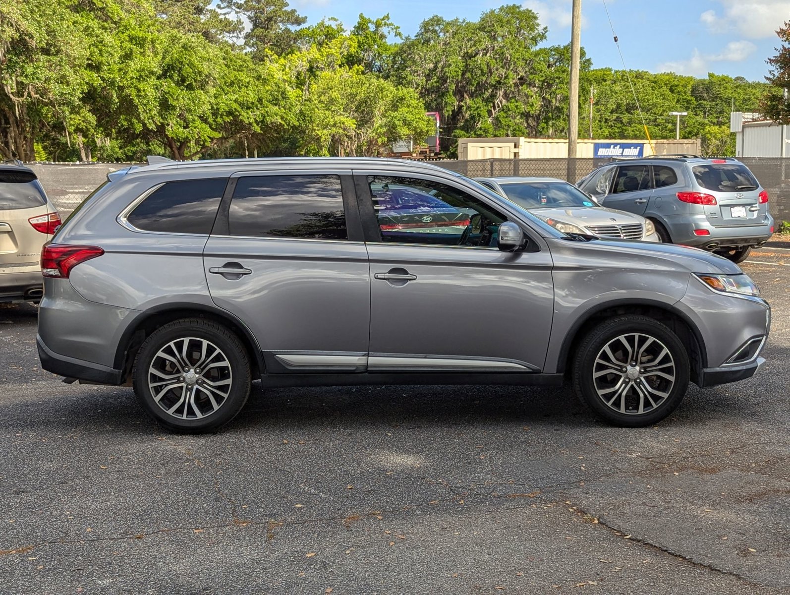 2017 Mitsubishi Outlander SEL photo 4