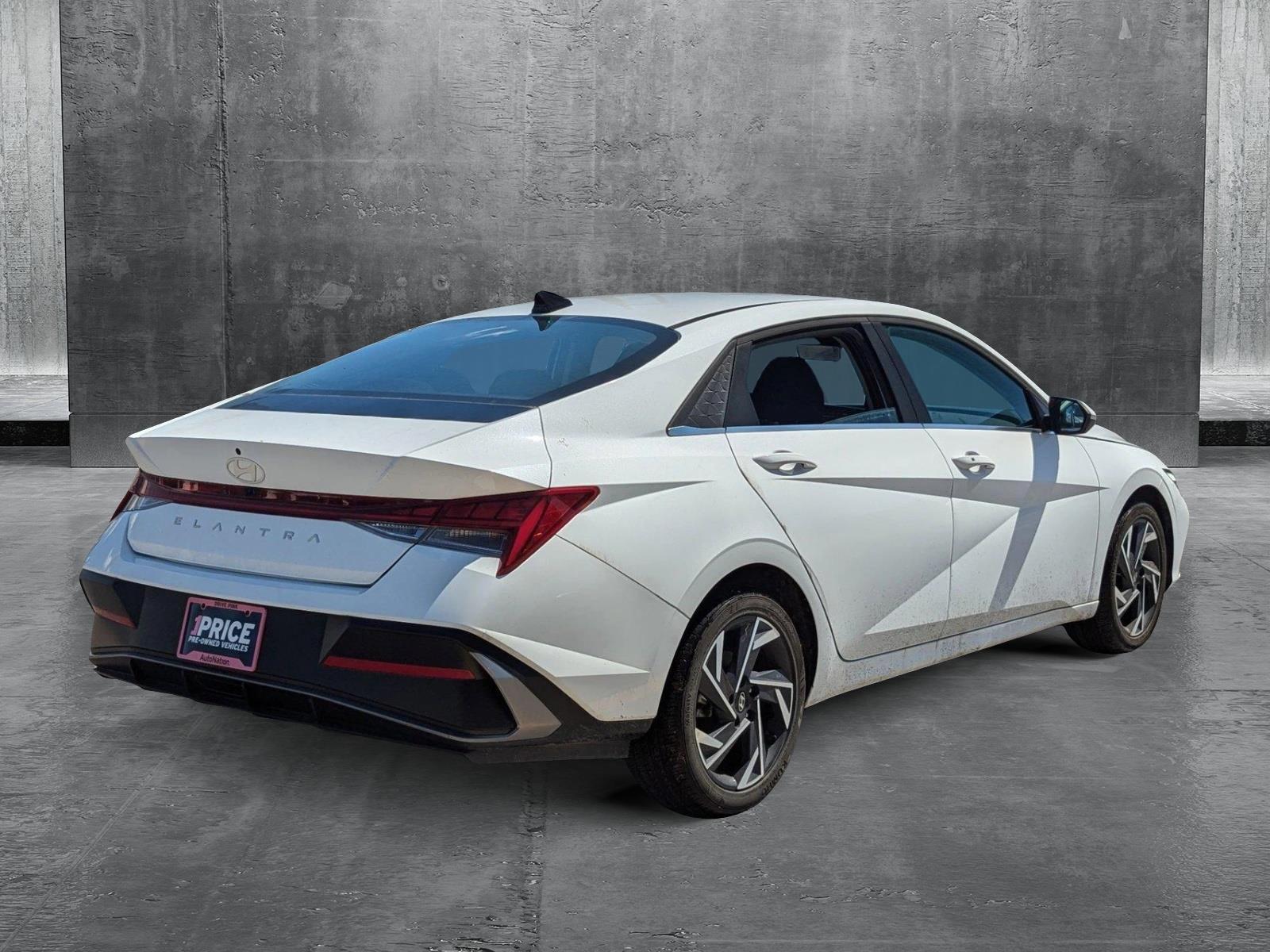 2024 Hyundai Elantra SEL Convenience photo 4