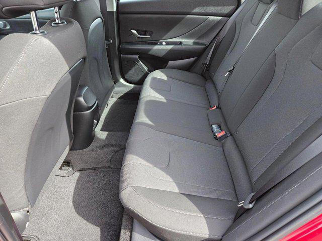 2025 Hyundai Elantra SE - Photo 11