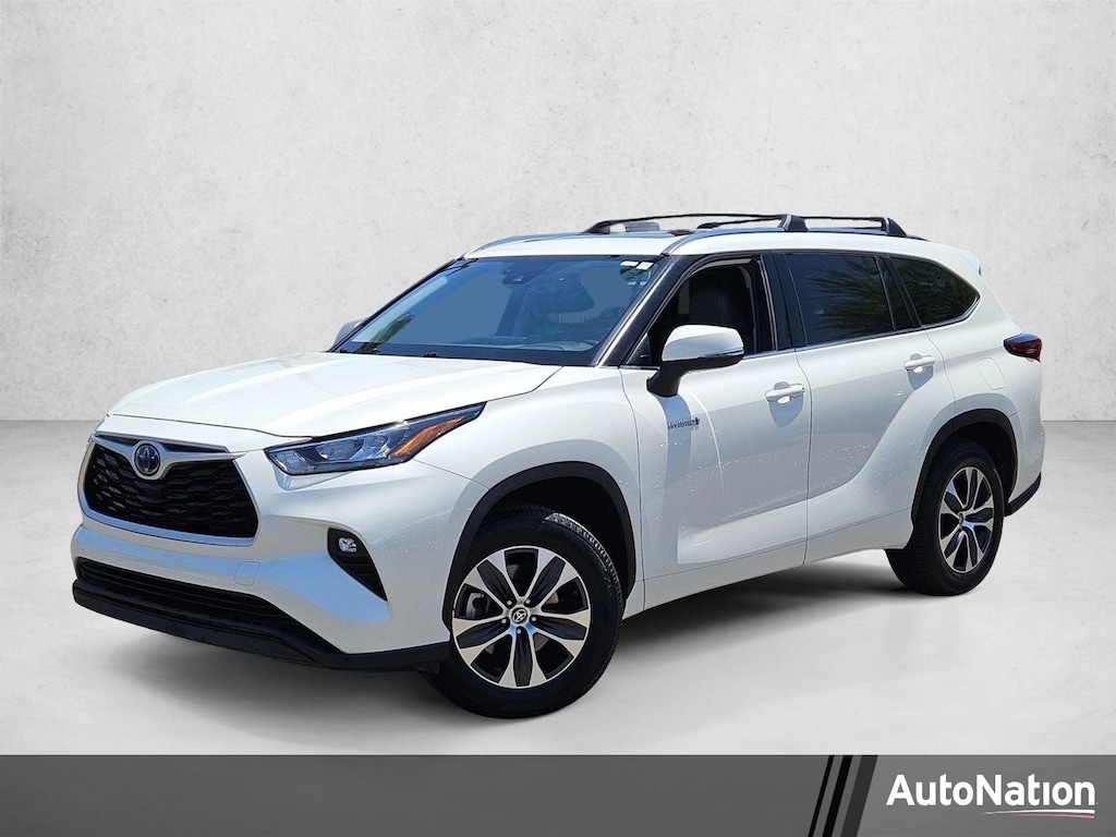Used 2020 Toyota Highlander Hybrid XLE Sport Utility