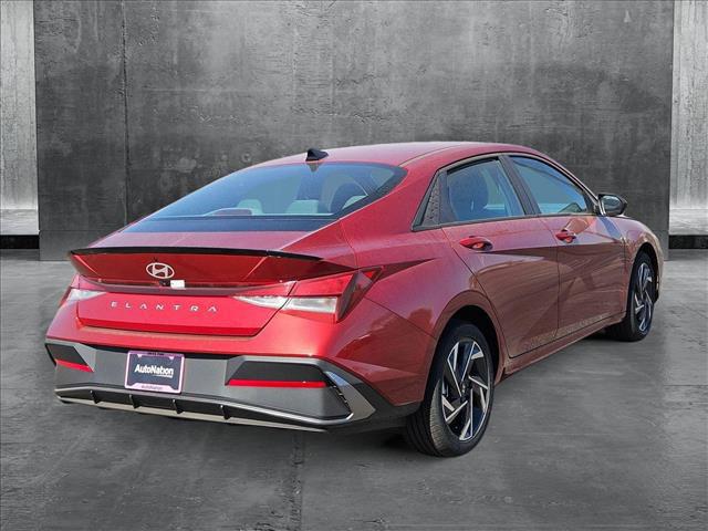 2025 Hyundai Elantra SEL Sport photo 2