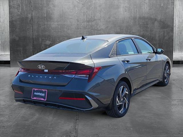 2025 Hyundai Elantra SEL Sport photo 2