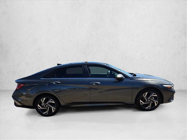 2024 Hyundai Elantra SEL Convenience photo 4