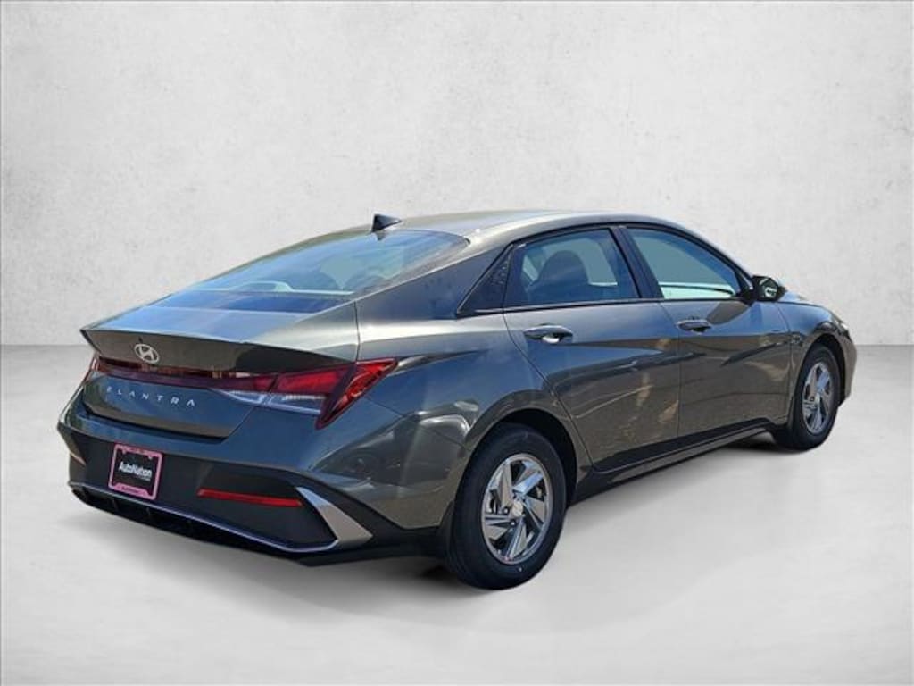 New 2026 Hyundai Elantra SE Sedan