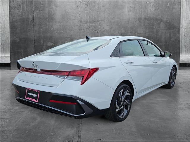 2025 Hyundai Elantra SEL Convenience photo 2
