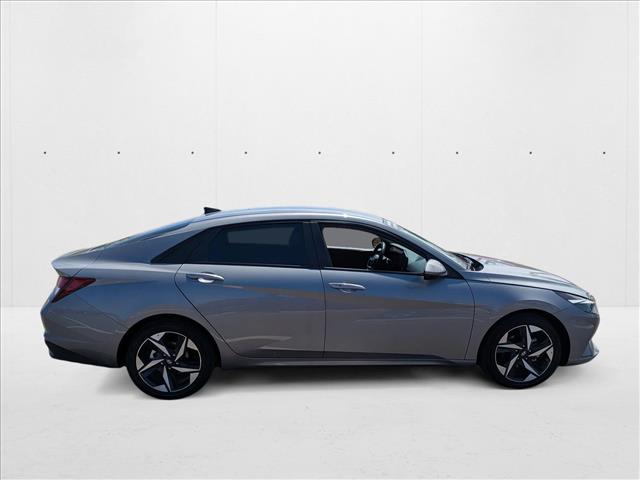 2023 Hyundai Elantra SEL photo 4