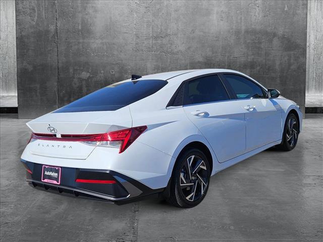 2025 Hyundai Elantra SEL Convenience photo 2