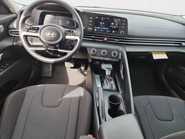 2025 Hyundai Elantra SE - Photo 12