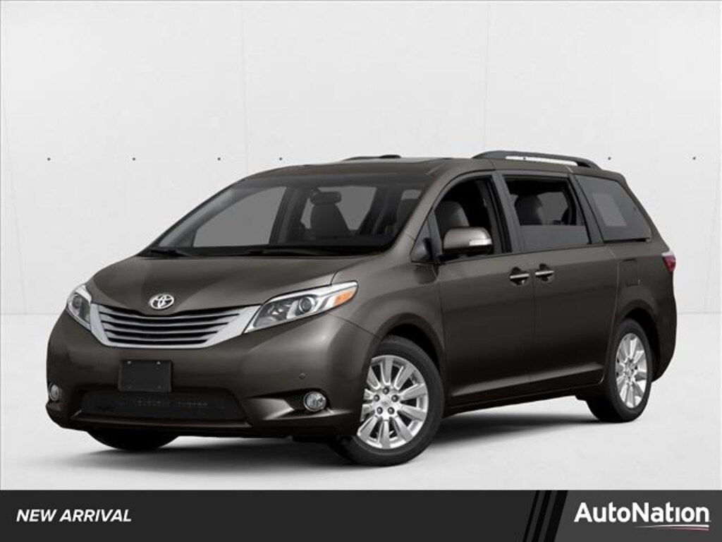 Used 2017 Toyota Sienna XLE Mini-van Passenger