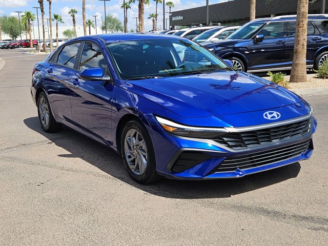 2024 Hyundai Elantra SEL photo 3