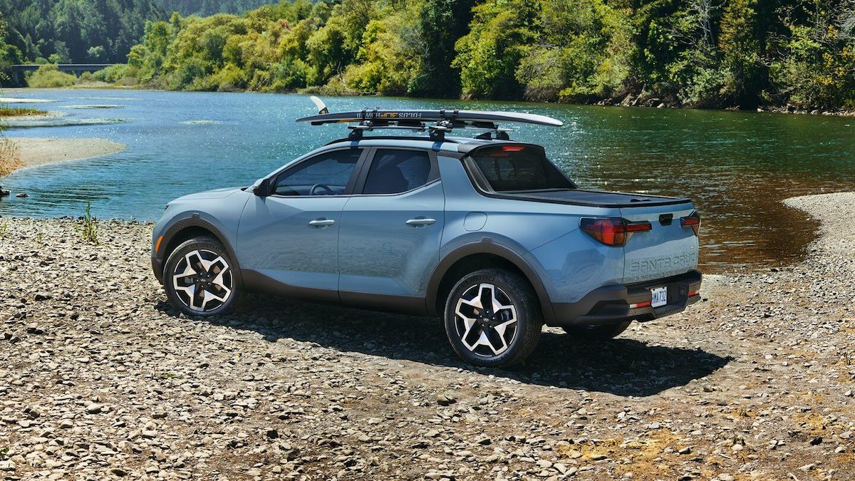 2022 Hyundai Santa Cruz side view with available cross-bar accessory