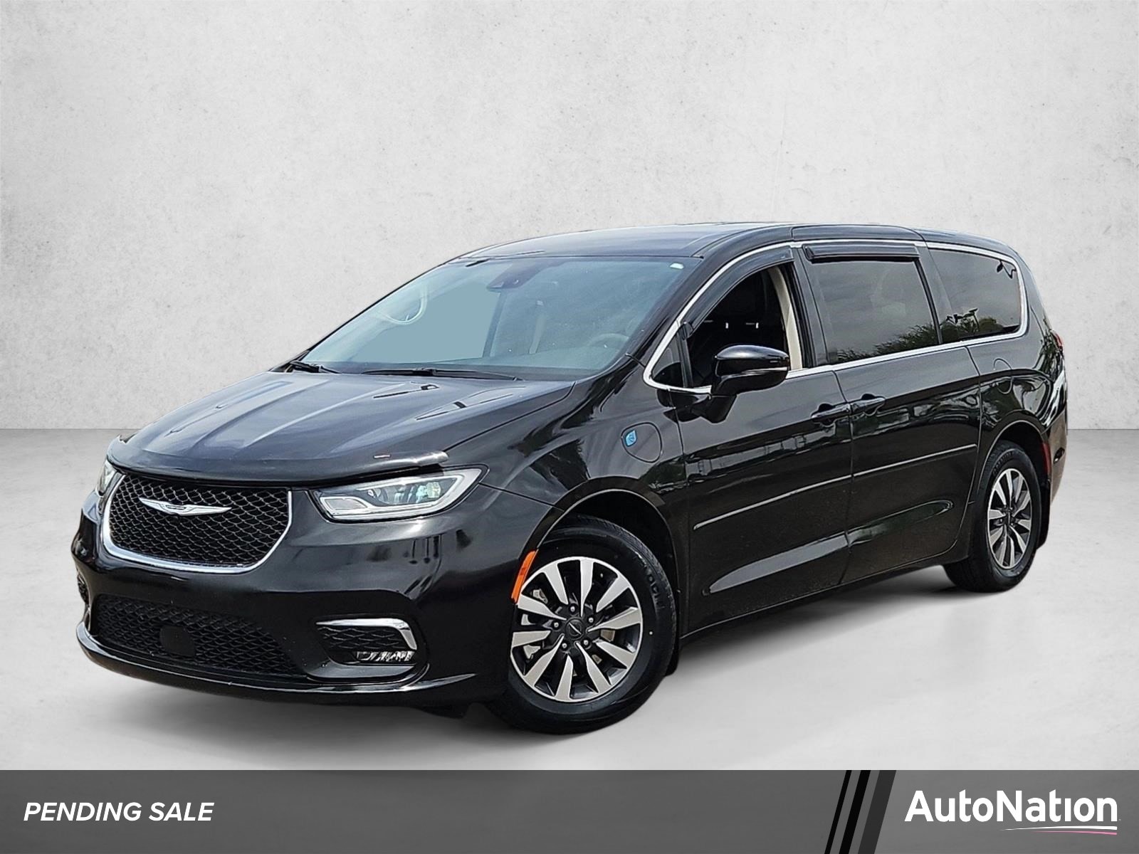 2022 Chrysler Pacifica Hybrid Touring L Hybrid's photo