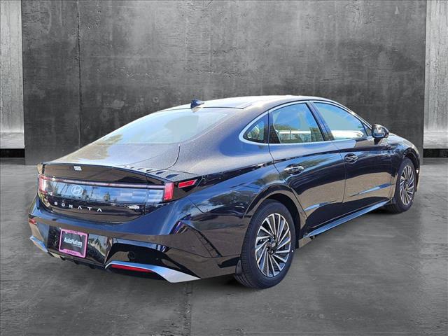 2025 Hyundai Sonata Hybrid Limited photo 2