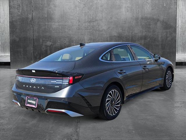 2025 Hyundai Sonata Hybrid Limited photo 2