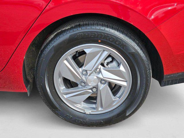 2025 Hyundai Elantra SE - Photo 10