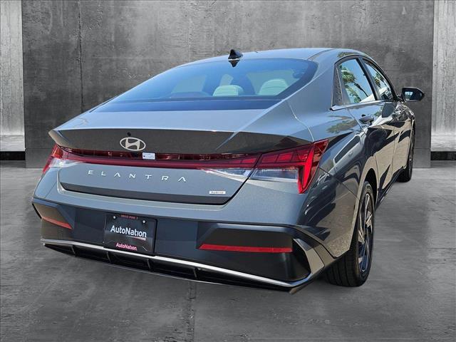 2025 Hyundai Elantra Hybrid Limited photo 2