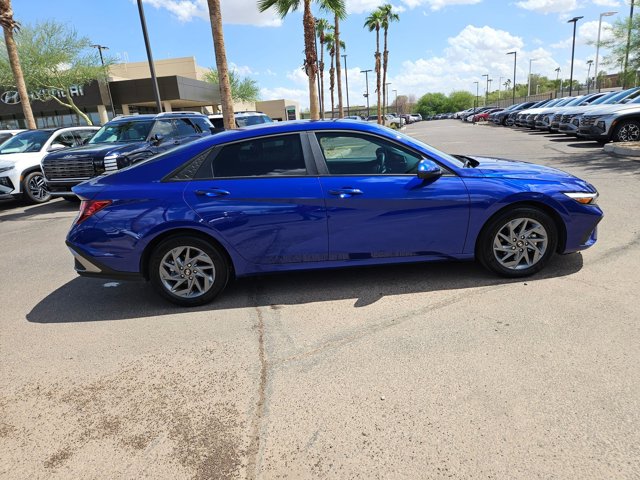 2024 Hyundai Elantra SEL photo 4