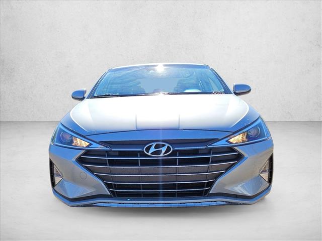 2020 Hyundai Elantra SE photo 2