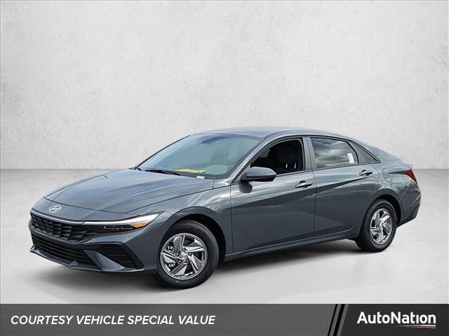 2026 Hyundai Elantra SE's photo