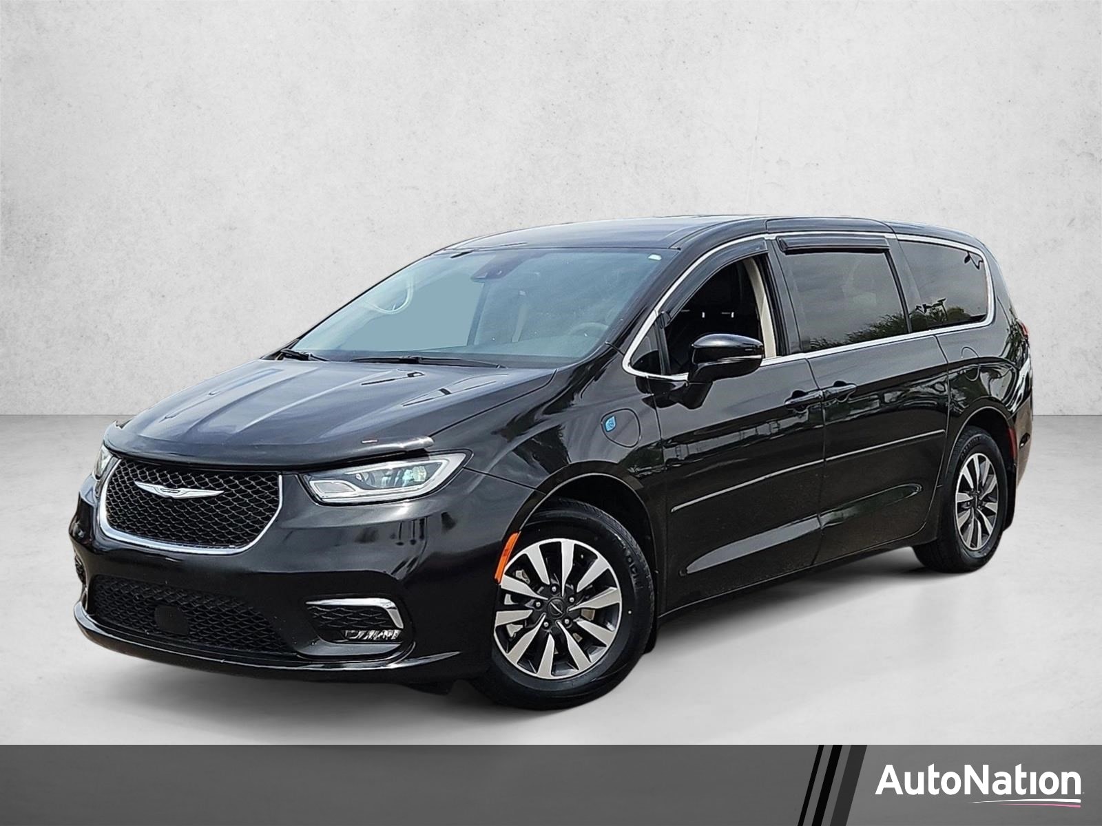 2022 Chrysler Pacifica Hybrid Touring L Hybrid's photo