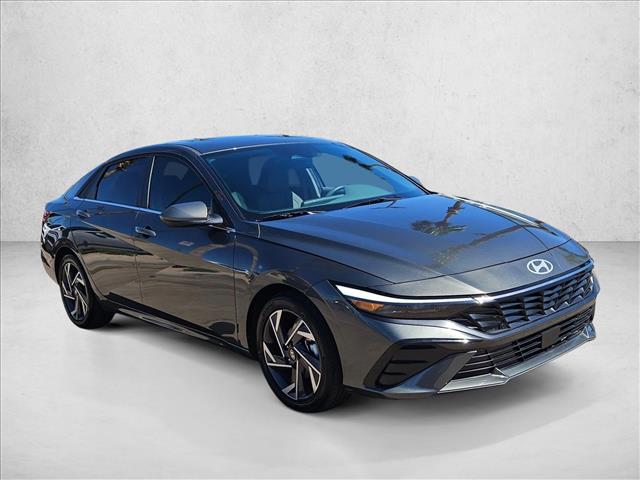 2024 Hyundai Elantra SEL Convenience photo 3