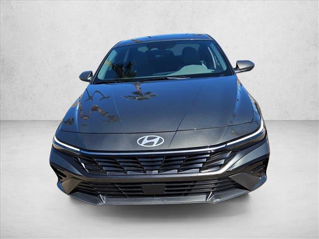 2024 Hyundai Elantra SEL Convenience photo 2