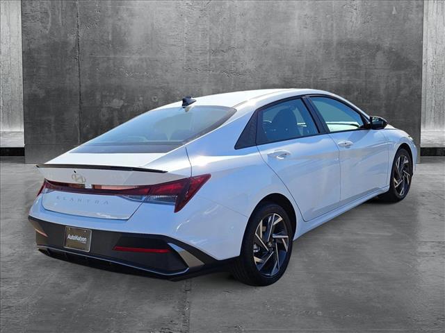 2025 Hyundai Elantra SEL Sport photo 2