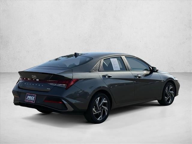 2025 Hyundai Elantra Hybrid photo 5