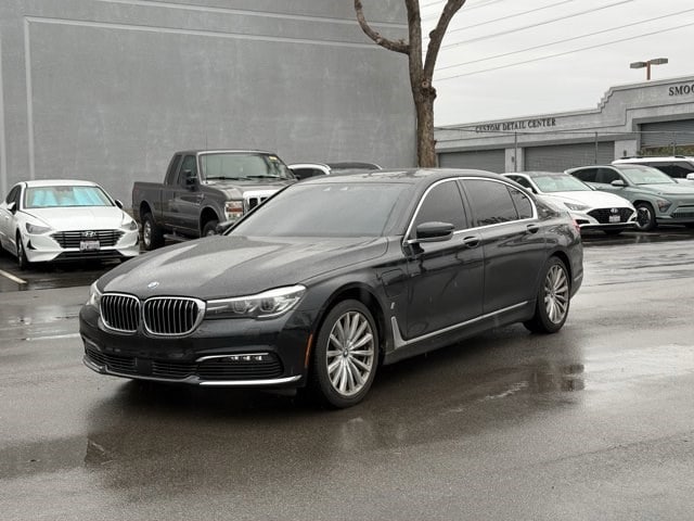 2018 BMW 7 Series 740e's photo