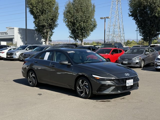 2024 Hyundai Elantra Hybrid Limited photo 3