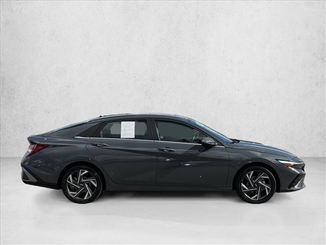 2025 Hyundai Elantra Hybrid Limited photo 4