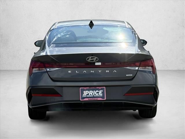 2025 Hyundai Elantra Hybrid Limited photo 6