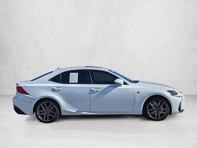 2017 Lexus IS 350 F SPORT photo 4