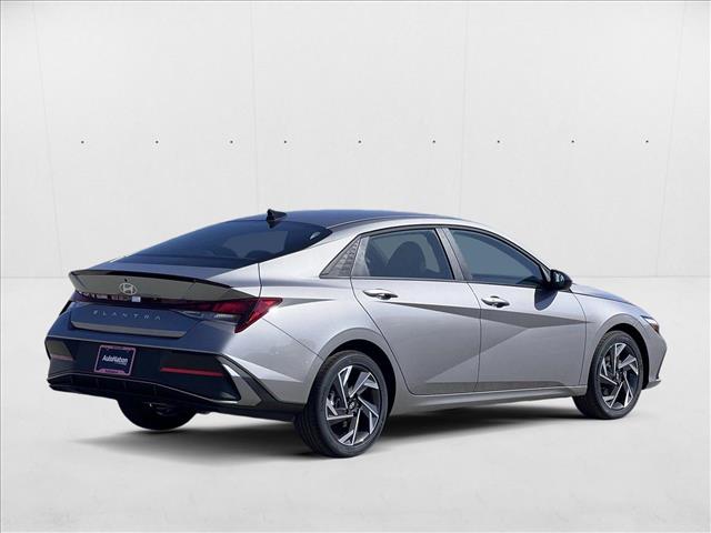 2025 Hyundai Elantra SEL Sport photo 2