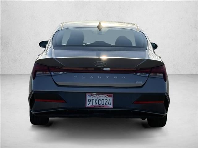 2025 Hyundai Elantra Hybrid Limited photo 6